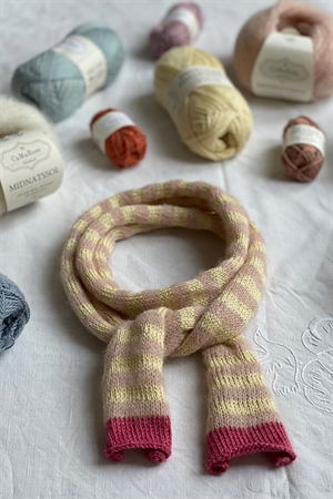 POST CARD LATE SUMMER SCARF WITH PATTERN
